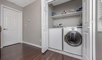 25 Cape Rd, Amityville, NY 11701