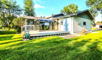 903 Willow Dr, Aberdeen, SD 57401