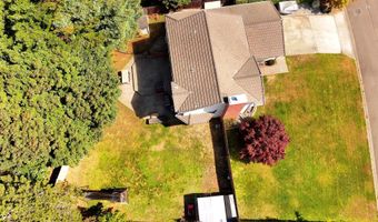 947 3RD St, Brookings, OR 97415