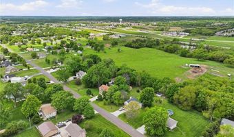 15120 Briarwood Dr, Basehor, KS 66007