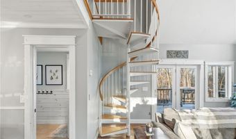 97 Angell Rd, Cumberland, RI 02864