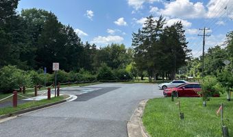 2723 FARNSWORTH Dr, Alexandria, VA 22303