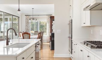 144 COWBIRD St, Lake Frederick, VA 22630