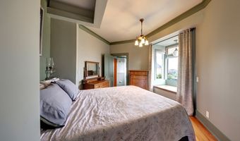369 37th St, Astoria, OR 97103