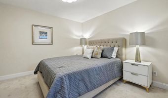 1305 E ABINGDON Dr 2, Alexandria, VA 22314
