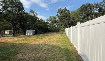 32 Penndale Dr, Amityville, NY 11701