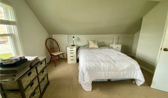 182 Newport Ave, Middletown, RI 02842