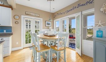 439 Wandsworth St, Narragansett, RI 02882