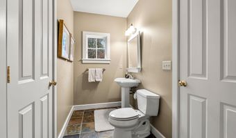 17 Canterbury Ln, Bedford, NH 03110