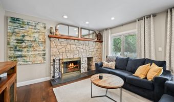 2 Independence Dr, Aberdeen, NJ 07747