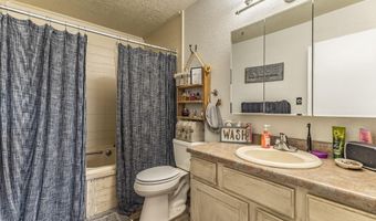 908 MOUNTAIN VIEW Dr, Aztec, NM 87410
