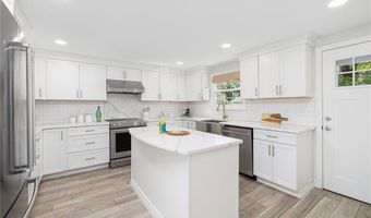 5 Lee Rd, Barrington, RI 02806