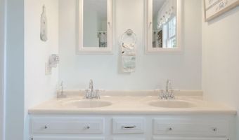 71 Vinton Ave, Cranston, RI 02920