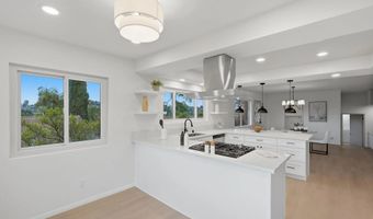 810 Omar Dr, Escondido, CA 92025