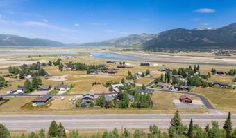 404 SNAKE RIVER Dr, Alpine, WY 83128