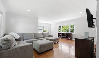 575 Garfield Ave, Belford, NJ 07718