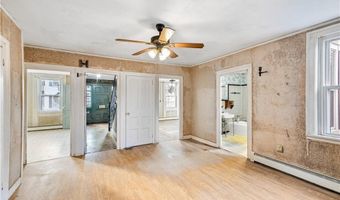 694 Hope St, Bristol, RI 02809