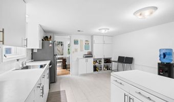 5801 DEVONSHIRE Dr, Bethesda, MD 20816