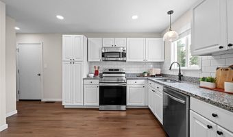 378 Palermo Dr, Ballwin, MO 63021
