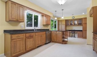 240 S Park Dr, Aurora, OH 44202