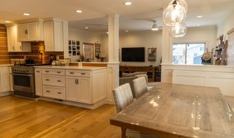 18 Waverly Rd, Branford, CT 06405
