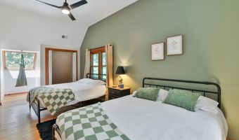 21663 OATLANDS Rd, Aldie, VA 20105