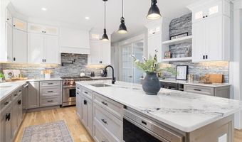 35 Beech Crest Rd, East Greenwich, RI 02818