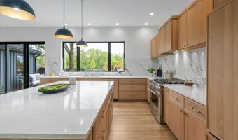 2777 Donna Dr, Columbus, OH 43220