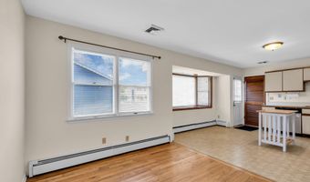 35 Spruce St, Beachwood, NJ 08722
