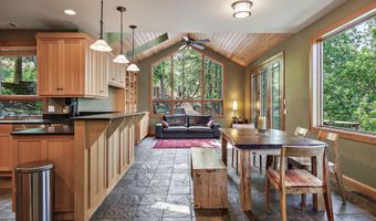 940 Pinecrest Ter, Ashland, OR 97520
