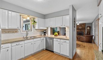 15716 Hayes Trl, Apple Valley, MN 55124