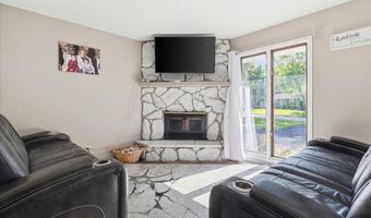 554 Longview Dr, Antioch, IL 60002