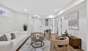 907 LAWRENCE St NE, Washington, DC 20017