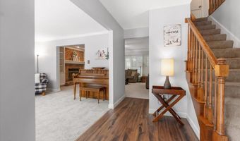1008 Westrun Dr, Ballwin, MO 63021