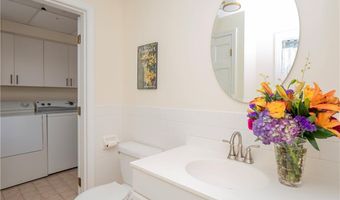 14 Lee Ave, Newport, RI 02840