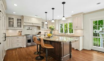 2 Knollwood Ln, Darien, CT 06820
