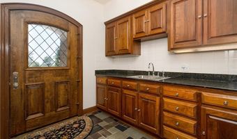 879 N 200 Rd, Baldwin City, KS 66006