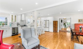 1144 Narragansett Blvd, Cranston, RI 02905
