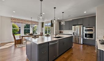 6167 N Trailwoods Dr, Ann Arbor, MI 48103