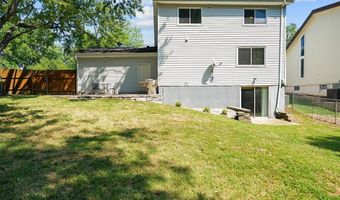 909 Parma Dr, Ballwin, MO 63021
