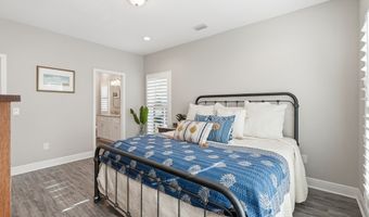 72 13th St, Apalachicola, FL 32320