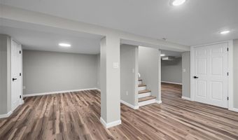 628 Hickory Knoll Ct, Ballwin, MO 63021