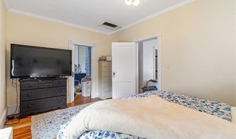 4 Findlay Pl, Newport, RI 02840