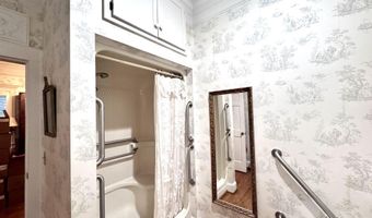 102 Jackson St, Albertville, AL 35950