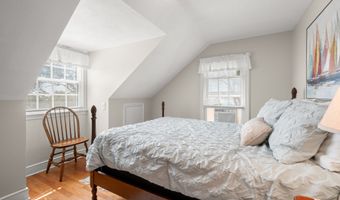 10 Hilltop Rd, East Lyme, CT 06357