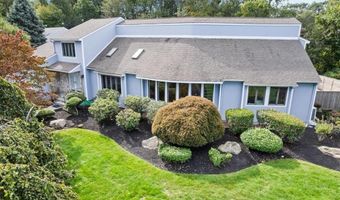 30 Dutchess Dr, Cranston, RI 02921