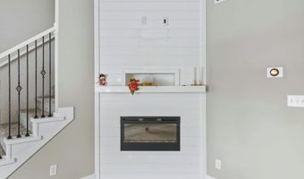 2812 NW Lois Ln, Ankeny, IA 50023