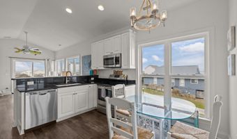 106 Willis Ave A, Atlantic Beach, NC 28512