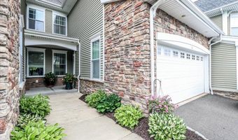 18 Lawrence Ave 18, Danbury, CT 06810