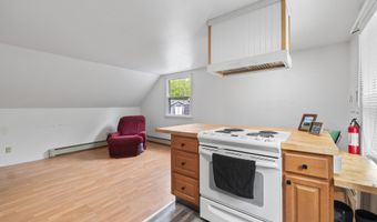 14 Lakeshore Dr, Belgrade, ME 04918
